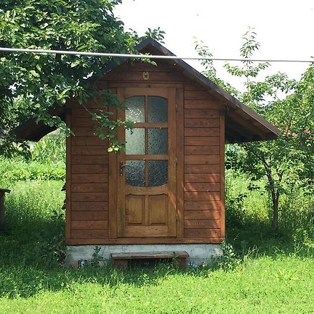 Vacation Home Yabluniv Bagian luar foto