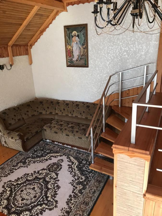 Vacation Home Yabluniv Bagian luar foto